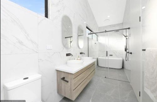 Maroubra Villa | Amazing Ocean Villa close to Natural Rock Pools