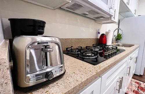 Reseda House | Amazing one bedroom guest house