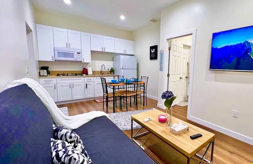 Reseda House | Amazing one bedroom guest house