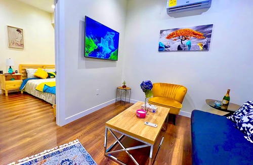 Reseda House | Amazing one bedroom guest house