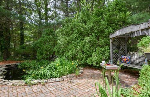 East Orleans House | Amazing Outdoor Space Access to Town Cove