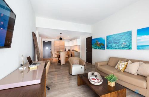 Hollywood Apartment | Amazing Pool - Hot Tub - Hollywood Beach Haven