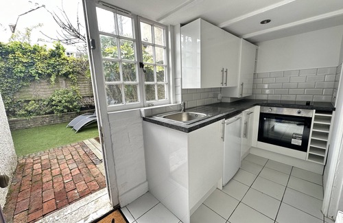 Kemptown Apartment | Amazing Private Apartment with Garden & Off Street