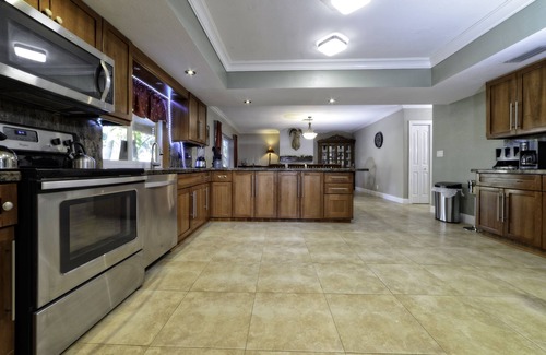 Cooper City House | Amazing ranch experience with private lake & pool