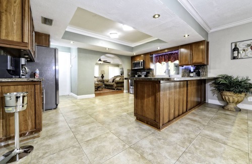 Cooper City House | Amazing ranch experience with private lake & pool