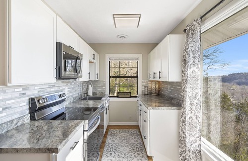 Branson Cottage | "AMAZING RETREAT" Minutes to Downtown Hollister, Branson and Thunder Ridge