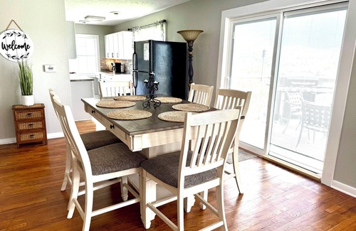 Branson Cottage | "AMAZING RETREAT" Minutes to Downtown Hollister, Branson and Thunder Ridge