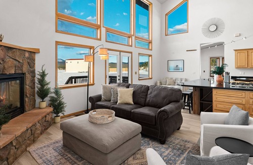 Baderville House | Amazing San Francisco Peak mountain views & Snowbowl minutes away from Suzette Lane