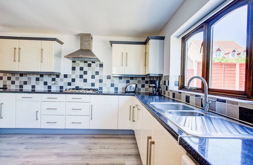 Sheerness House | Amazing Seaside House - Sea Views & Hot Tub - Few minutes walk to sea and beach
