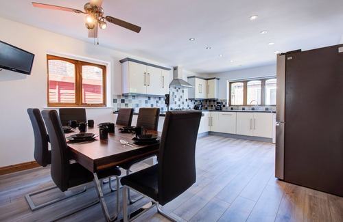 Sheerness House | Amazing Seaside House - Sea Views & Hot Tub - Few minutes walk to sea and beach