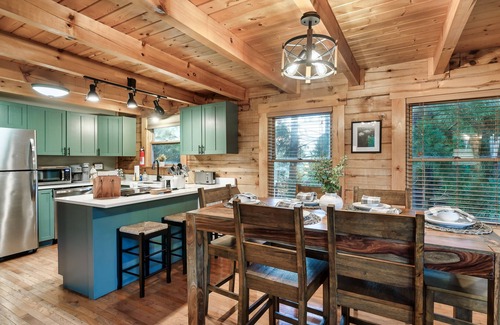 Gatlinburg - Pigeon Forge Cabin | Amazing Sunset Views! Hot Tub, 2 Fire Pits, Game Loft, Dogs Welcome!
