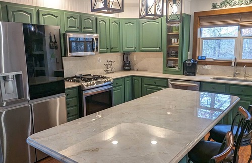 Highland Lake Cabin | Amazing updated Lakeside/Near Hiking,skiing,water rafting/Gameroom/Dog friendly