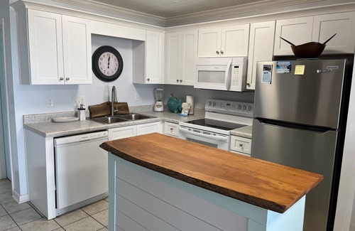 Alabama Gulf Coast Condo | Amazing View and Cool Beach Vibe