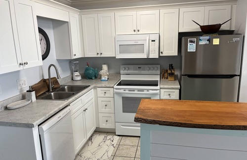 Alabama Gulf Coast Condo | Amazing View and Cool Beach Vibe