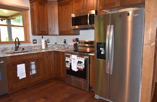 Hiawassee Cabin | Amazing Views! Creekside Cabin, Wrap Around Porch, Close to Town! Dogs Welcome!