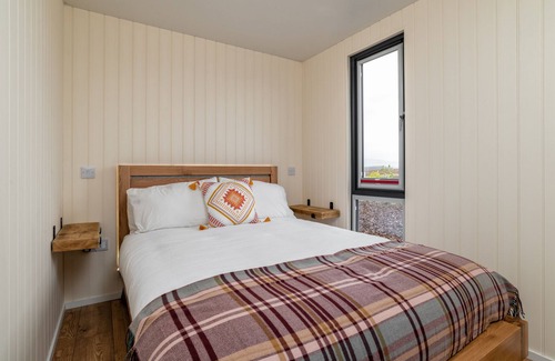 Insch Cabin | ★ Amazing Views ★ Off Grid Container ★