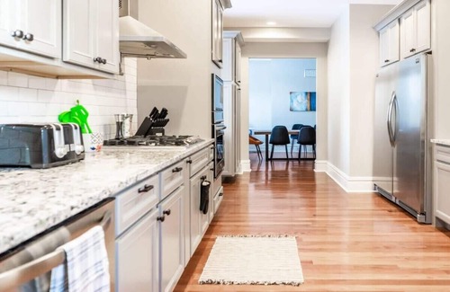 Central West End House | Amazing Vintage Mansion | Sleeps 16 /ABODEbucks