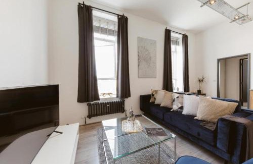 Turnham Green Apartment | Amazing warehouse conversion apartment in Chiswick