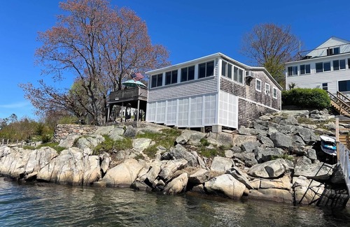 Gloucester Cottage | Amazing Waterfront/Access 4BDRM in Riggs Point