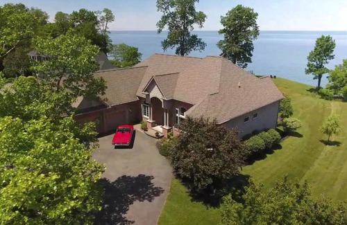 Webster Crossing House | Amazing Waterfront Home