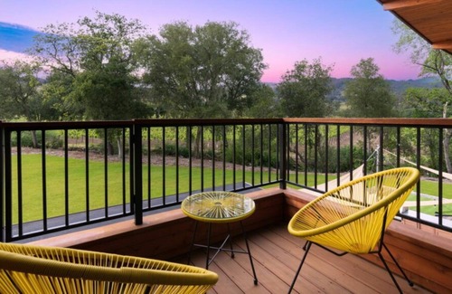 Geyserville House | Amazing Wine Country Estate- Your Private Resort!