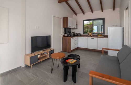 Les Abymes House | Amazon villa near new hospital private pool