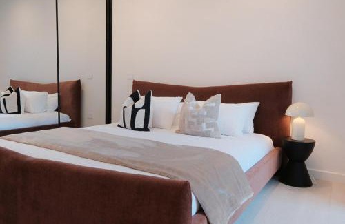 Burwood Apartment | 'Amber' 1 bedroom apt in Burwood with free parking