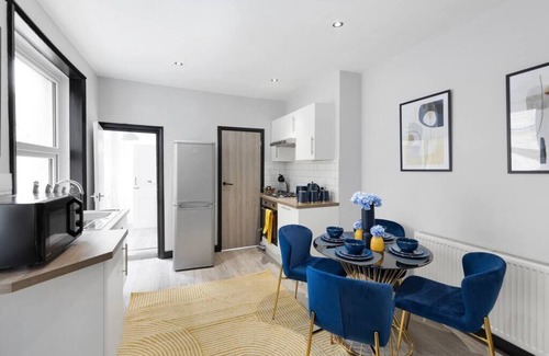Munster Apartment | Amber and Blue: Newly Renovated Designer Flat