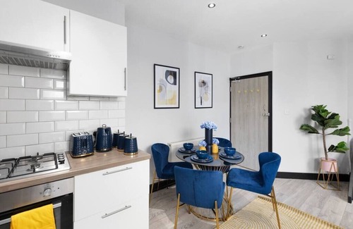 Munster Apartment | Amber and Blue: Newly Renovated Designer Flat