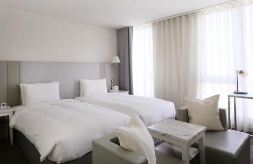 Zhongshan Hotel | Ambience Hotel Taipei