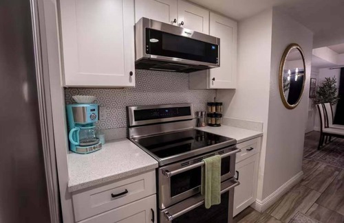 Raskin Estates House | Amenities galore at the Cactus Bloom Casita