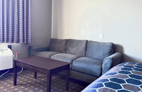 Southwest Area Hotel | American Inn Cedar Rapids South