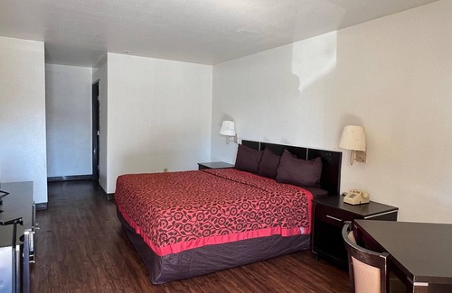 La Mesa Hotel | American Inn & Suites