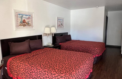 La Mesa Hotel | American Inn & Suites