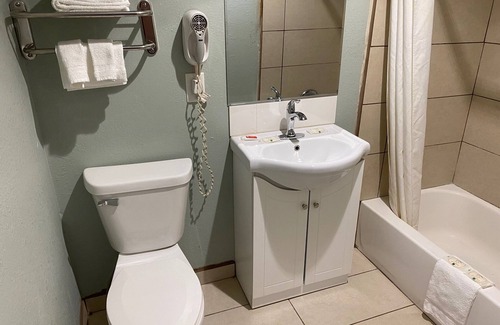 Angola Hotel | American Inn