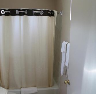 Rock Island Hotel | American Motor Inn - Rock Island