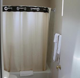 Rock Island Hotel | American Motor Inn - Rock Island