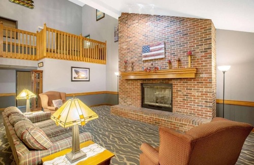 Oakdale Hotel | American Suites Coralville Iowa City