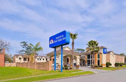 MacGregor Hotel | Americas Best Value Inn Medical Center Downtown