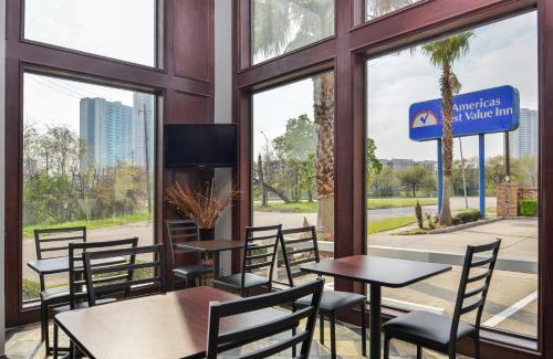 MacGregor Hotel | Americas Best Value Inn Medical Center Downtown