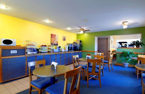 Garden City Hotel | Americas Best Value Inn Garden City