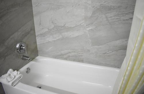 Haltom City Hotel | Americas Best Value Inn & Suites Haltom City Ft. Worth