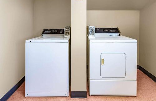 Blue Earth Hotel | AmericInn by Wyndham Blue Earth