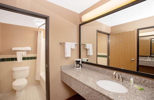 Oakdale Hotel | AmericInn by Wyndham Coralville