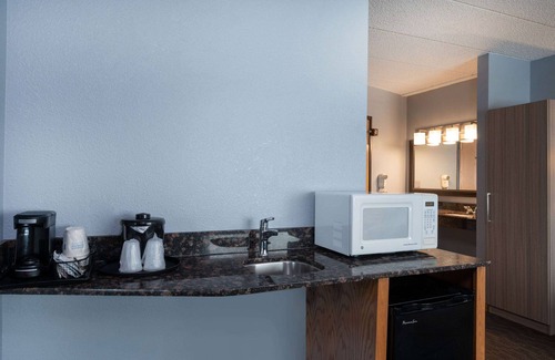 Eau Claire Hotel | AmericInn by Wyndham Eau Claire