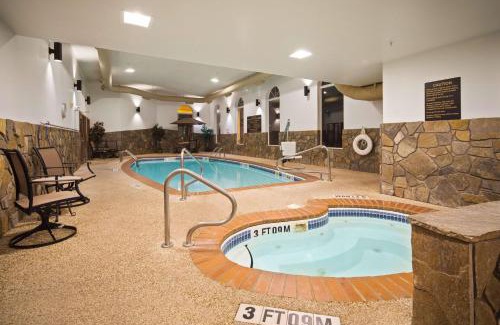 Hill City Hotel | AmericInn by Wyndham Hill City Mt Rushmore