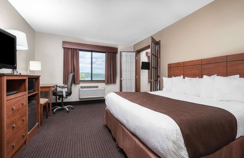 Lake City Hotel | AmericInn by Wyndham Lake City
