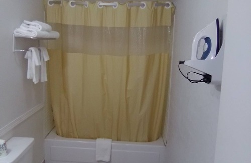 Helen Hotel | Ameriview Inn and Suites