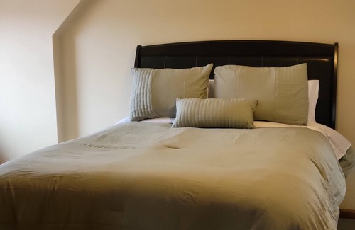 Medina Other | Amish Built 3-bed Farmhouse with high-end Modern upgrades. 5-min to Medina, NY.