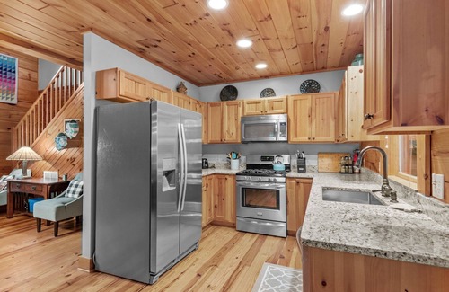 Vilas Cabin | Among the Trees - Valle Crucis Cabin with hot tub, Pool Table, Pond, Fire pit